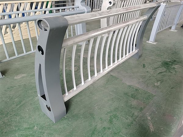 鋁合金護(hù)欄